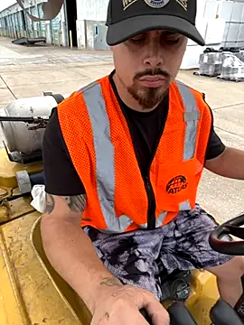 Snapshot of PuttieIn chatting on 09.18.25 PuttieIn online show from 09.18.25