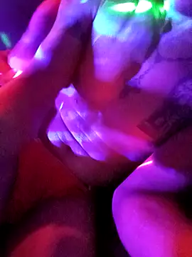 Snapshot of Oaxhot chatting on 11.27.25 Oaxhot online show from 11.27.25