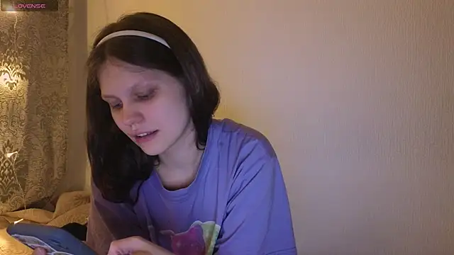 Snapshot of Lunliss chatting on 02.15.26 Lunliss online show from 02.15.26