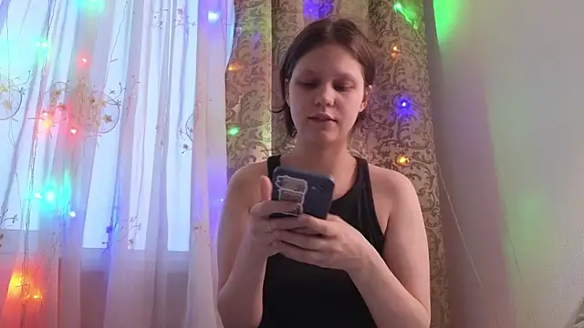 Snapshot of Lunliss chatting on 02.22.26 Lunliss online show from 02.22.26