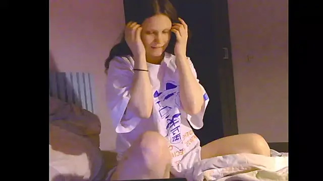 Snapshot of Lunliss chatting on 04.03.26 Lunliss online show from 04.03.26