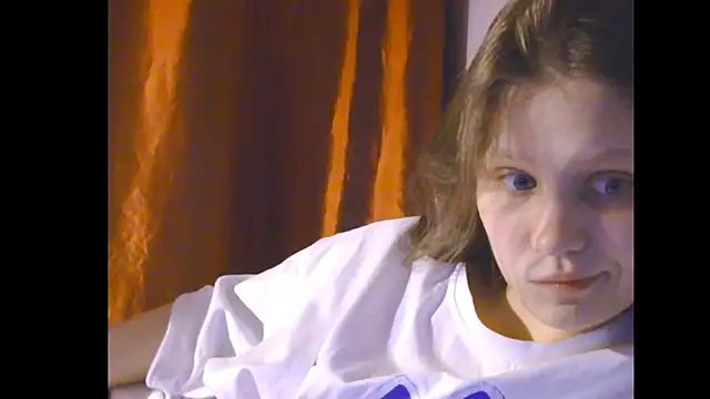 Snapshot of Lunliss chatting on 04.04.26 Lunliss online show from 04.04.26