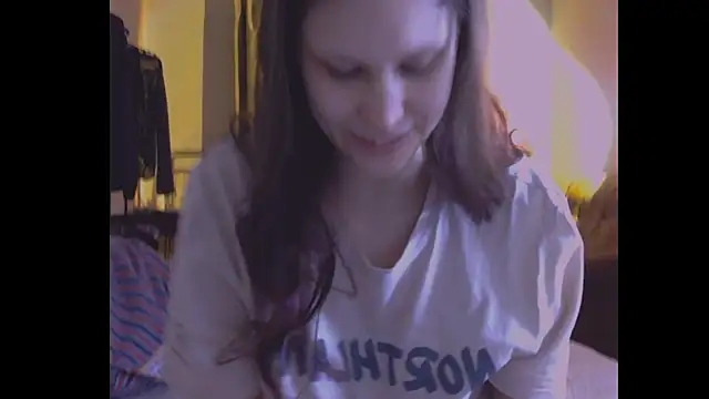 Snapshot of Lunliss chatting on 07.23.26 Lunliss online show from 07.23.26