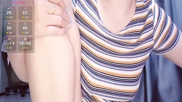 Snapshot of love_sex_05 chatting on 09.10.25 love sex 05 online show from 09.10.25