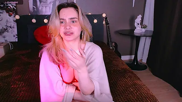 Snapshot of Chloe_Ravens chatting on 09.11.25 Chloe Ravens online show from 09.11.25