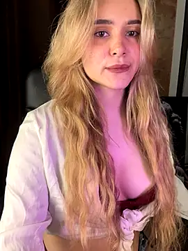 Snapshot of Chloe_Ravens chatting on 10.11.25 Chloe Ravens online show from 10.11.25