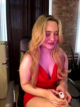 Snapshot of Chloe_Ravens chatting on 10.19.25 Chloe Ravens online show from 10.19.25