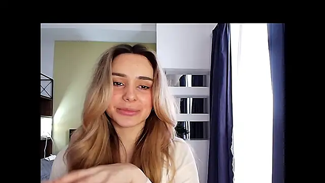 Snapshot of Chloe_Ravens chatting on 12.18.25 Chloe Ravens online show from 12.18.25