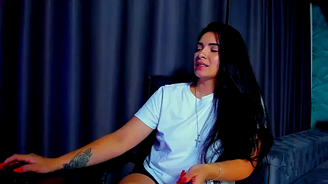 Snapshot of DevashaQueenX chatting on 11.26.25 DevashaQueenX online show from 11.26.25