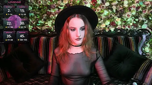 Snapshot of EllieMori chatting on 11.28.25 EllieMori online show from 11.28.25