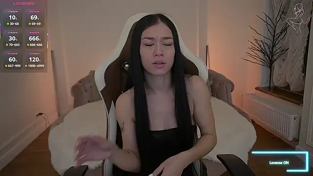 Snapshot of FataleNellie chatting on 04.28.26 FataleNellie online show from 04.28.26