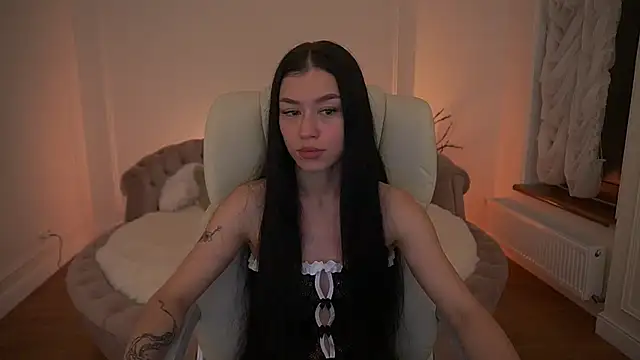 Snapshot of FataleNellie chatting on 05.18.26 FataleNellie online show from 05.18.26