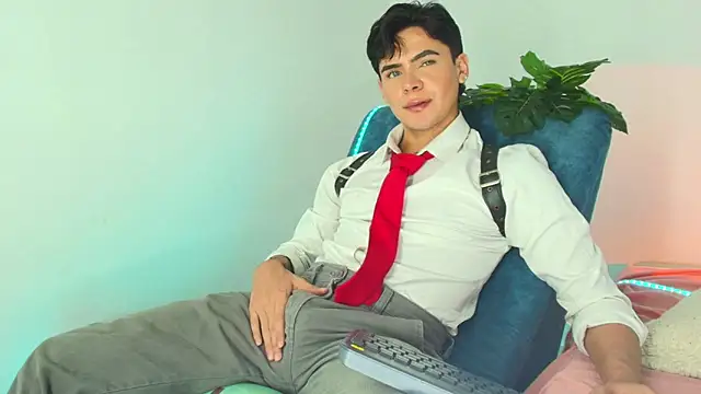 CamiiGuzmanX online show from 12.04.25