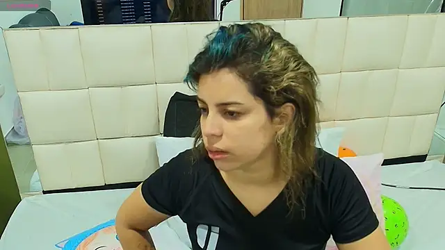 gisell gomez online show from 10.27.25