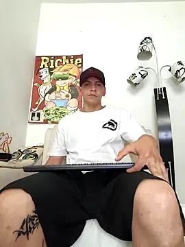 Snapshot of Thomasjons_ chatting on 02.13.26 Thomasjons online show from 02.13.26