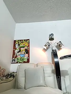 Snapshot of Thomasjons_ chatting on 02.17.26 Thomasjons online show from 02.17.26