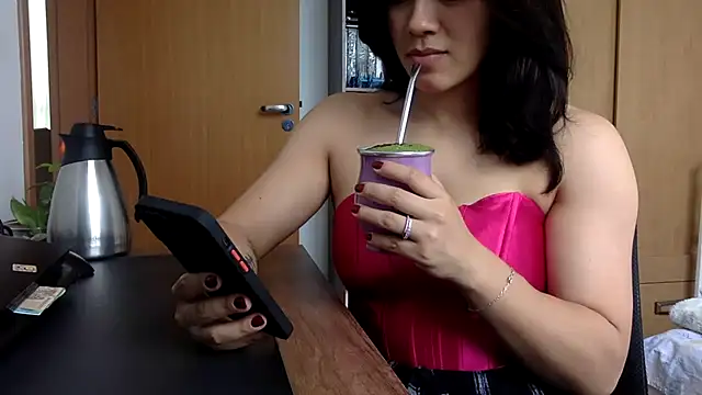 Snapshot of SEXOFLION chatting on 10.06.25 SEXOFLION online show from 10.06.25