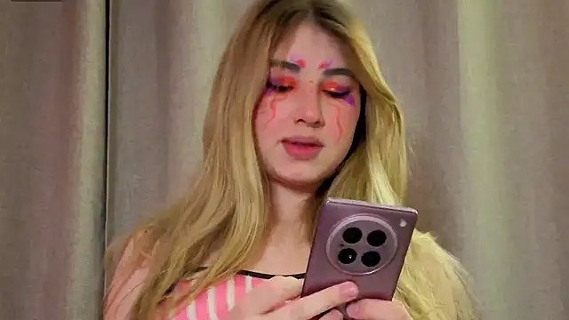 Snapshot of sugarskitty chatting on 11.05.25 sugarskitty online show from 11.05.25