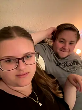 CurvyPaar2 online show from 09.19.25