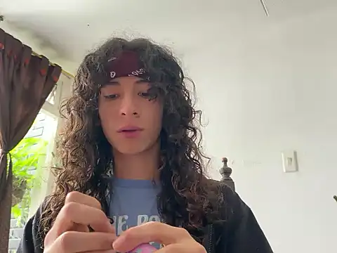 Snapshot of camille_delrey chatting on 10.16.25 camille delrey online show from 10.16.25