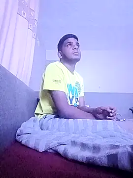 Snapshot of Official_loverboi chatting on 10.04.25 Official loverboi online show from 10.04.25