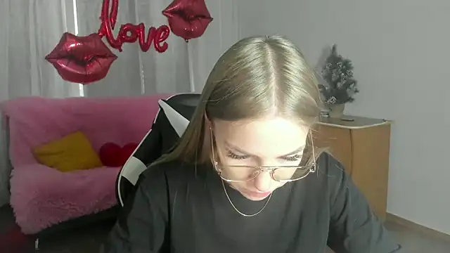 HitGyrl online show from 03.03.26