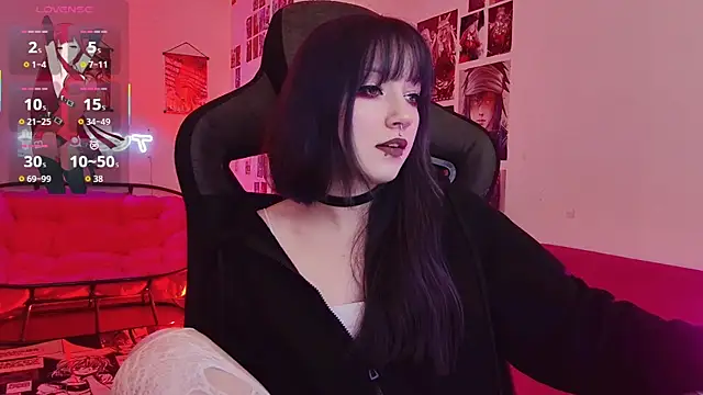 Snapshot of LiliLuna chatting on 12.16.25 LiliLuna online show from 12.16.25