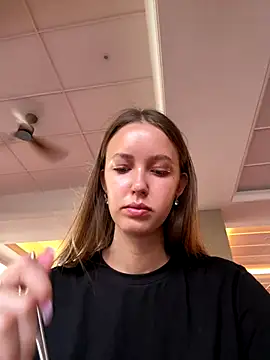 Snapshot of ElliRose chatting on 10.13.25 ElliRose online show from 10.13.25