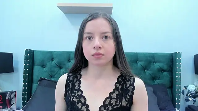 Snapshot of VioletaNova chatting on 06.26.26 VioletaNova online show from 06.26.26