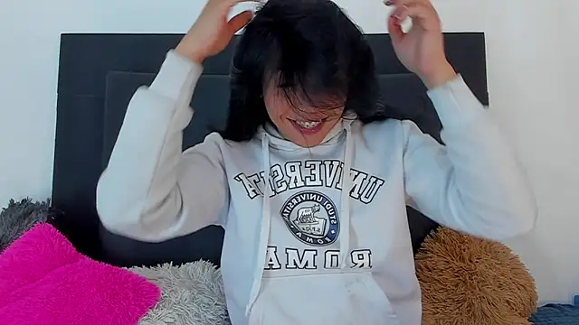 Adrianna Arias online show from 12.17.25