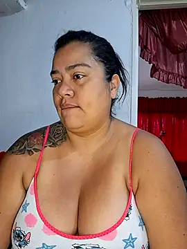 Snapshot of NARNYALABELLA chatting on 10.30.25 NARNYALABELLA online show from 10.30.25