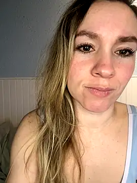 Snapshot of BritgetPsychol chatting on 09.21.25 BritgetPsychol online show from 09.21.25