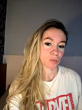 Snapshot of BritgetPsychol chatting on 11.26.25 BritgetPsychol online show from 11.26.25