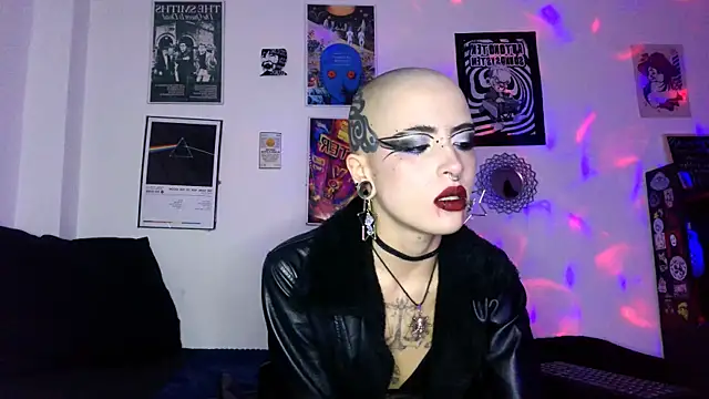 plutonbluemooon333 online show from 10.22.25