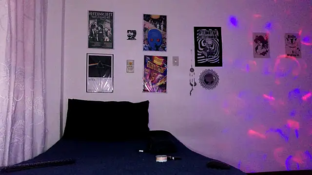 plutonbluemooon333 online show from 12.17.25