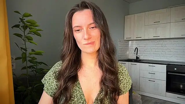 Snapshot of Luna_Raee chatting on 09.25.25 Luna Raee online show from 09.25.25