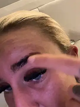 Snapshot of EllieMaeBaby chatting on 11.14.25 EllieMaeBaby online show from 11.14.25