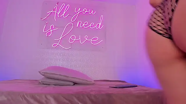 Snapshot of aleksandramiller_ chatting on 05.15.26 aleksandramiller online show from 05.15.26