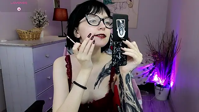 HazelTompson online show from 11.30.25