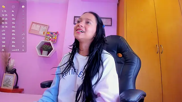 Snapshot of EmmaAnturin chatting on 09.09.25 EmmaAnturin online show from 09.09.25