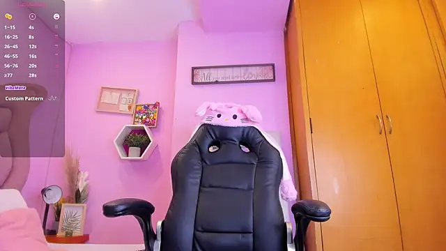 Snapshot of EmmaAnturin chatting on 09.20.25 EmmaAnturin online show from 09.20.25