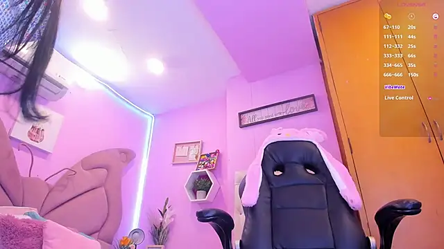 Snapshot of EmmaAnturin chatting on 10.09.25 EmmaAnturin online show from 10.09.25