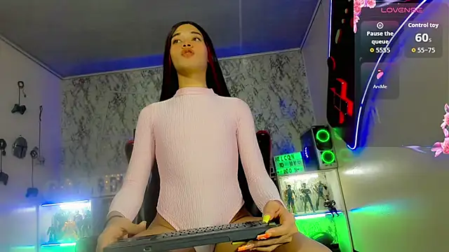 Madison Mujica online show from 11.05.25