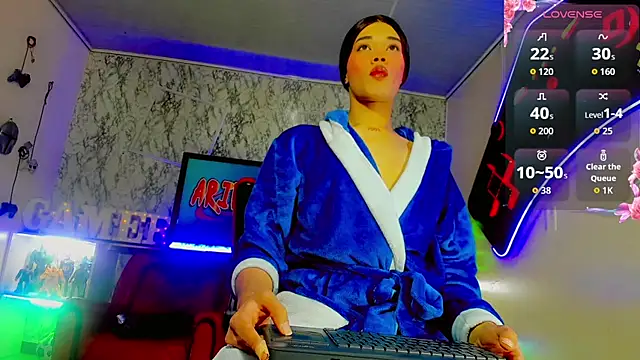 Madison Mujica online show from 11.06.25