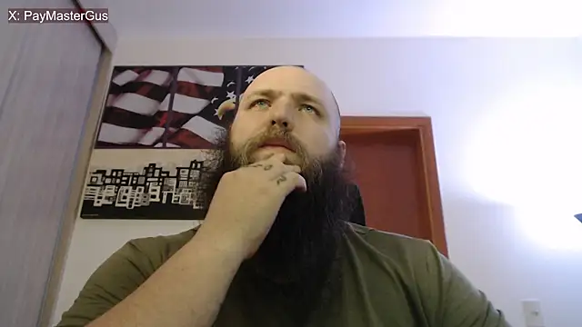 Snapshot of PayMasterGus chatting on 09.22.25 PayMasterGus online show from 09.22.25