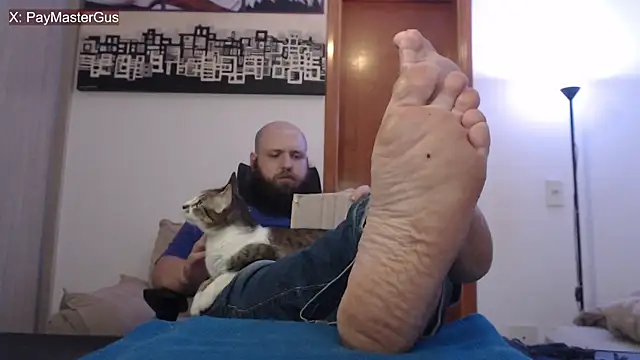 Snapshot of PayMasterGus chatting on 10.04.25 PayMasterGus online show from 10.04.25