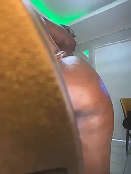 Snapshot of BQueen223 chatting on 10.26.25 BQueen223 online show from 10.26.25