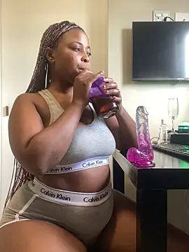 Snapshot of BQueen223 chatting on 11.24.25 BQueen223 online show from 11.24.25