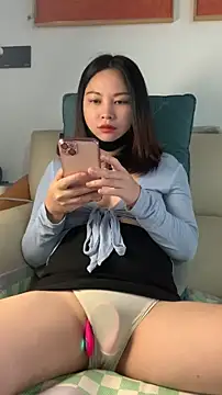 Snapshot of zhizhinaigai chatting on 04.30.26 zhizhinaigai online show from 04.30.26