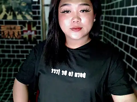 Snapshot of luluakovi_69 chatting on 11.18.25 luluakovi 69 online show from 11.18.25